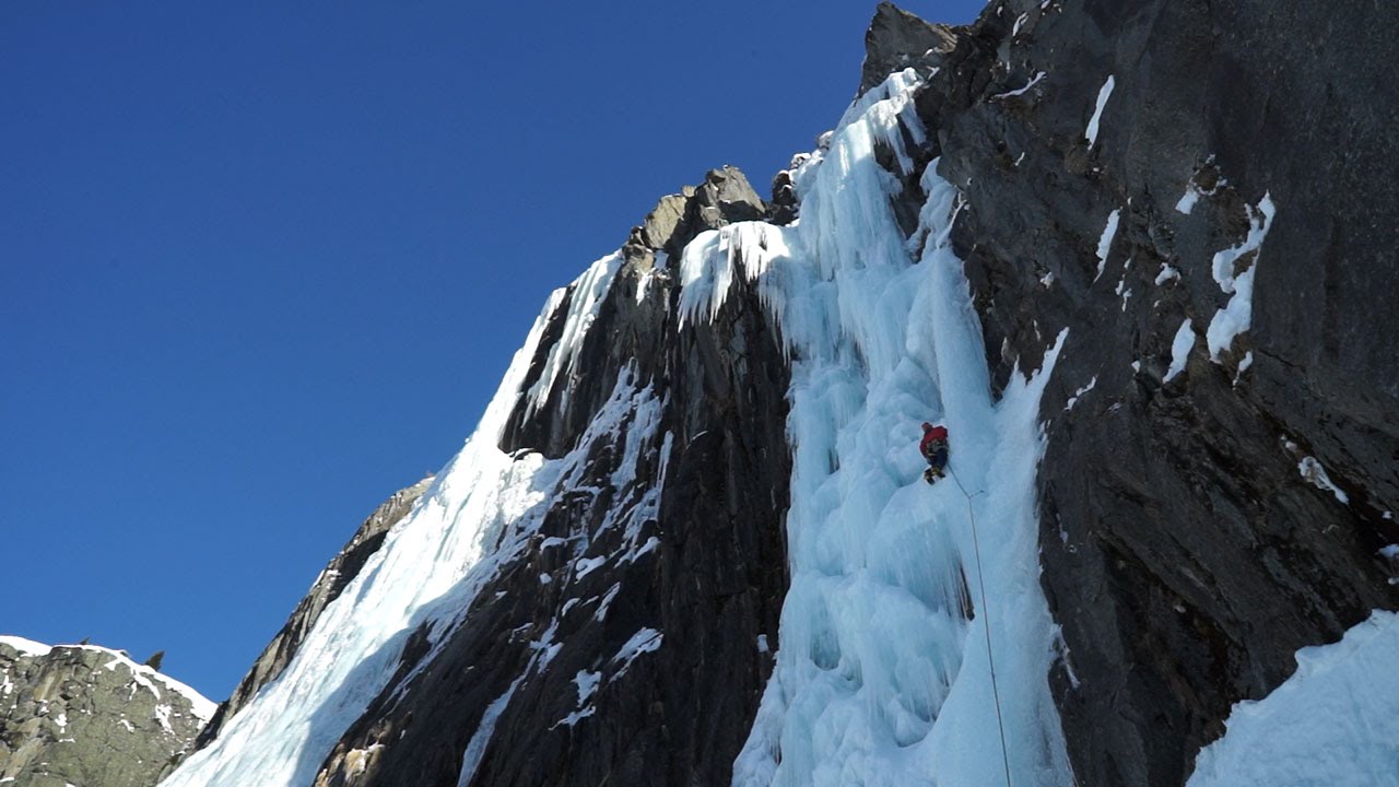 Video, alpinismo y escalada en hielo en el glaciar de Argentiere