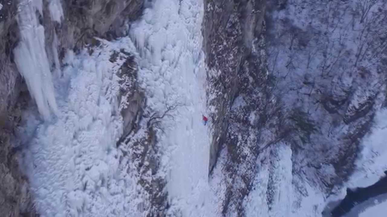 Video, escalada en hielo nocturna